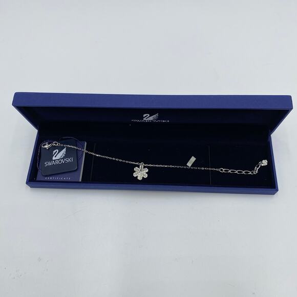 Swarovski Crystal Silver Snowflakes Charm Bracelet NWT - Picture 1 of 4